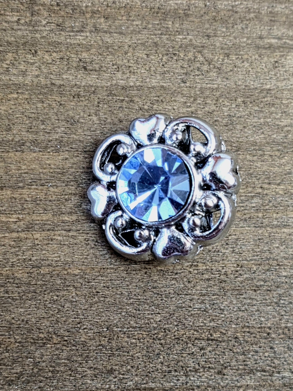 Magnolia & Vine Silver Floral 18mm Snap with Blue Crystal Center